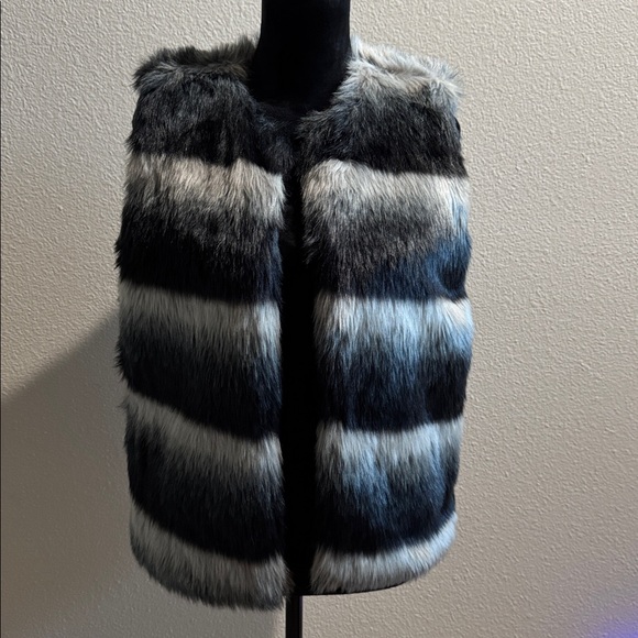 Glamsia Jackets & Blazers - Glamsia Faux Fur Vest